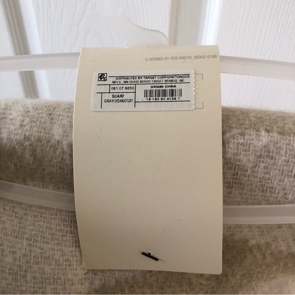 *****SOLD******Brushed Blanket Scarf/Shawl- NWT - Picture 10 of 12